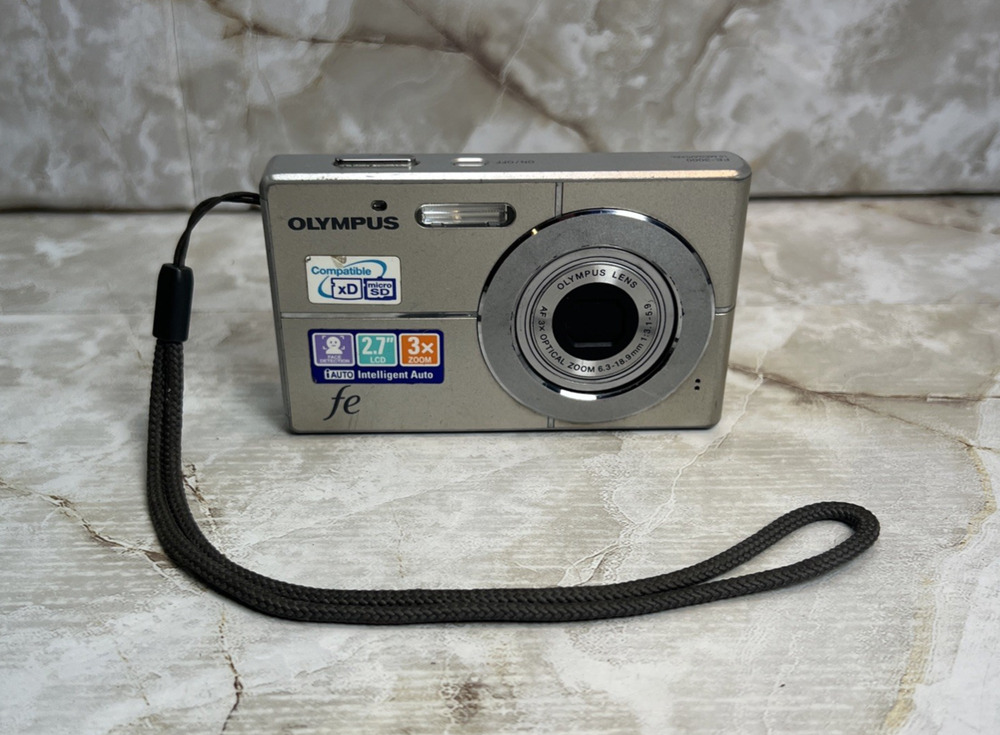 Olympus FE-3000 10.0MP Digital Camera FOR PARTS or REPAIR - UNTESTED